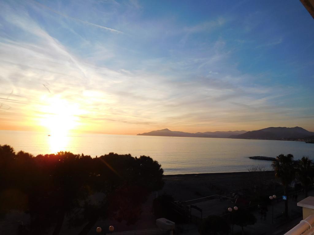 Baia Delle Favole Affittacamere Σέστρι Λεβάντε Εξωτερικό φωτογραφία